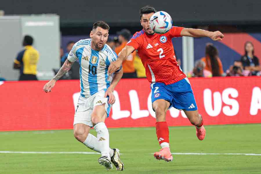 Messi Leads Argentina to Victory Against Chile